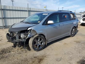  Salvage Toyota Sienna