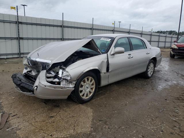  Salvage Lincoln Towncar