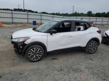  Salvage Nissan Kicks