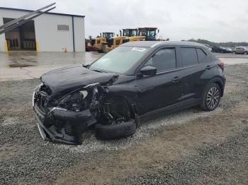  Salvage Nissan Kicks