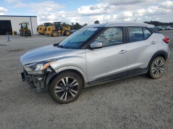  Salvage Nissan Kicks