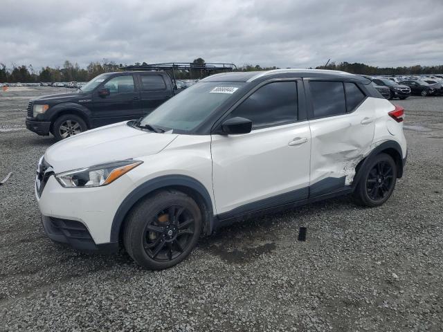  Salvage Nissan Kicks