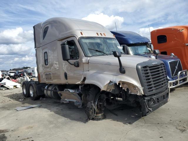  Salvage Freightliner Cascadia 1