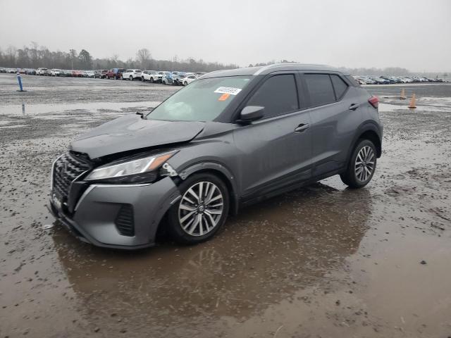  Salvage Nissan Kicks