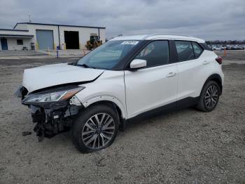  Salvage Nissan Kicks