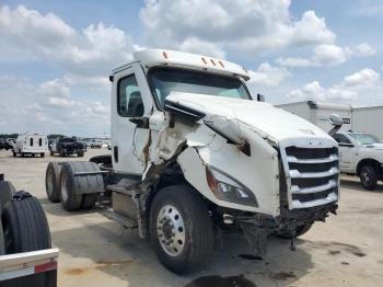  Salvage Freightliner Cascadia 1