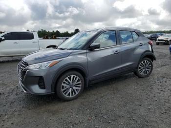  Salvage Nissan Kicks