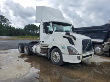  Salvage Volvo Vn