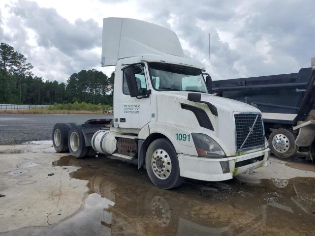  Salvage Volvo Vn