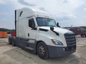 Salvage Freightliner Cascadia 1