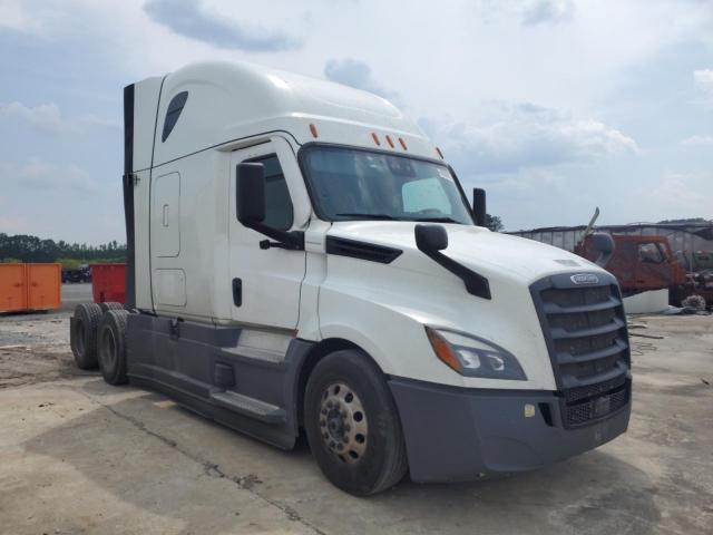  Salvage Freightliner Cascadia 1