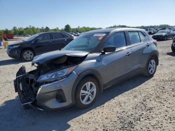  Salvage Nissan Kicks