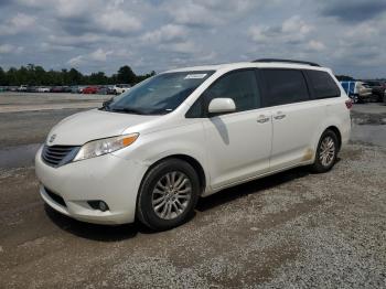  Salvage Toyota Sienna