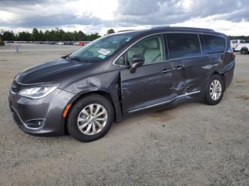  Salvage Chrysler Pacifica