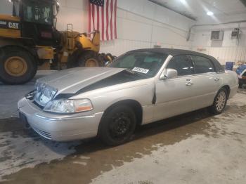  Salvage Lincoln Towncar