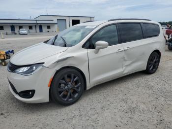  Salvage Chrysler Pacifica