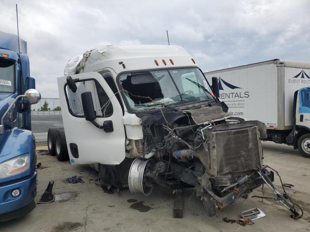  Salvage Freightliner Cascadia 1