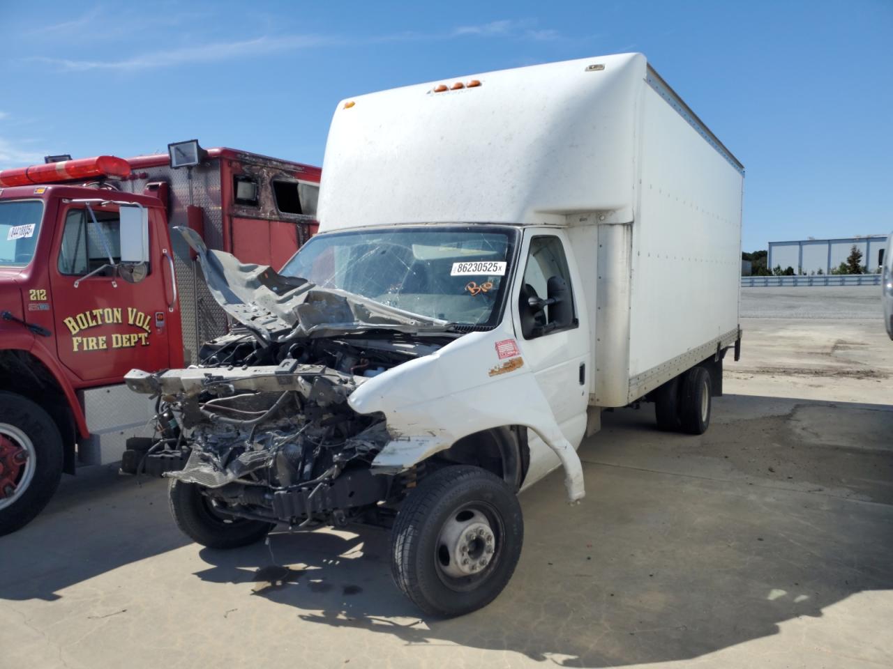 Ford Econoline E450 Super Duty Cutaway Van Image 1