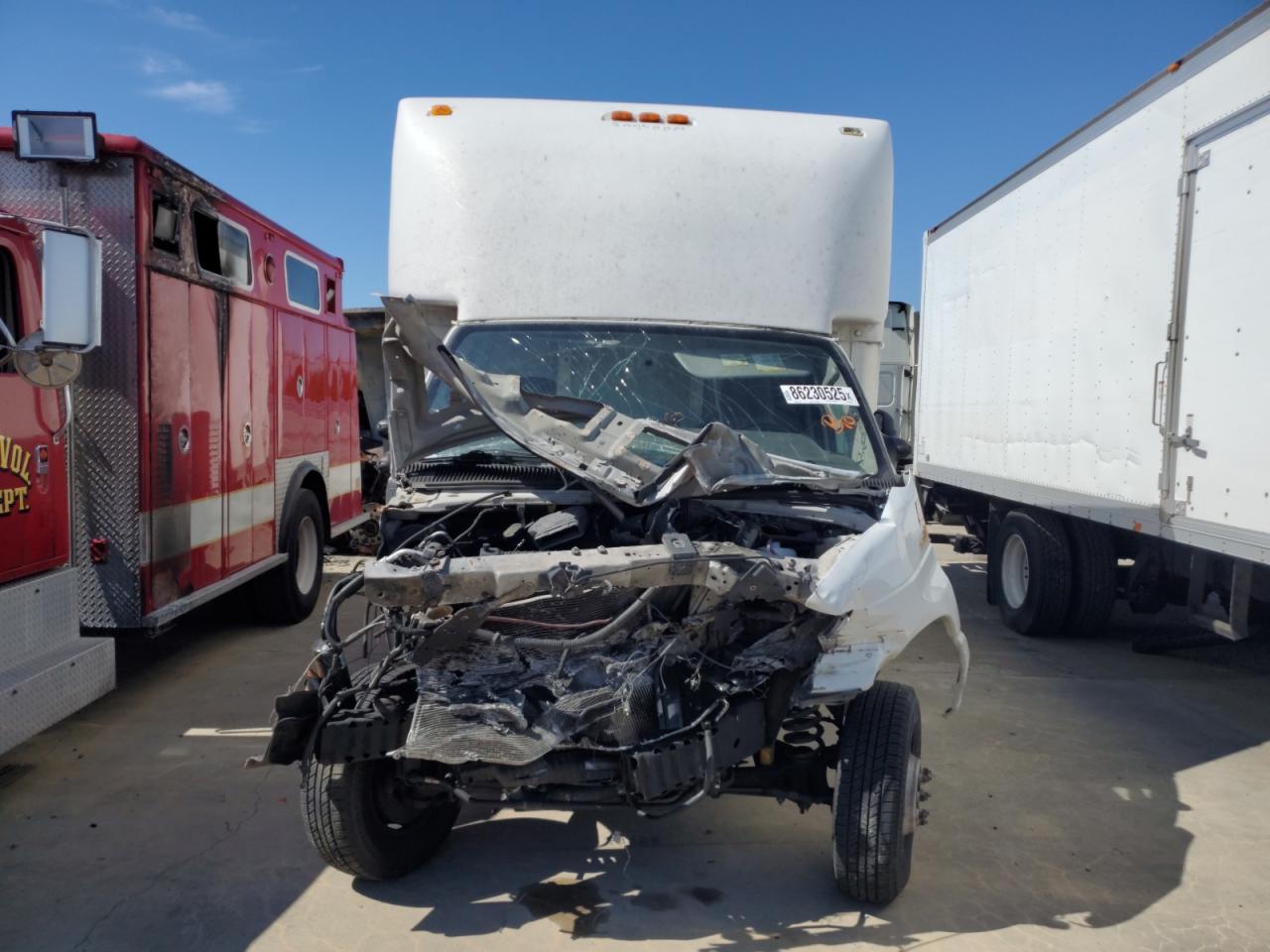 Ford Econoline E450 Super Duty Cutaway Van Image 4