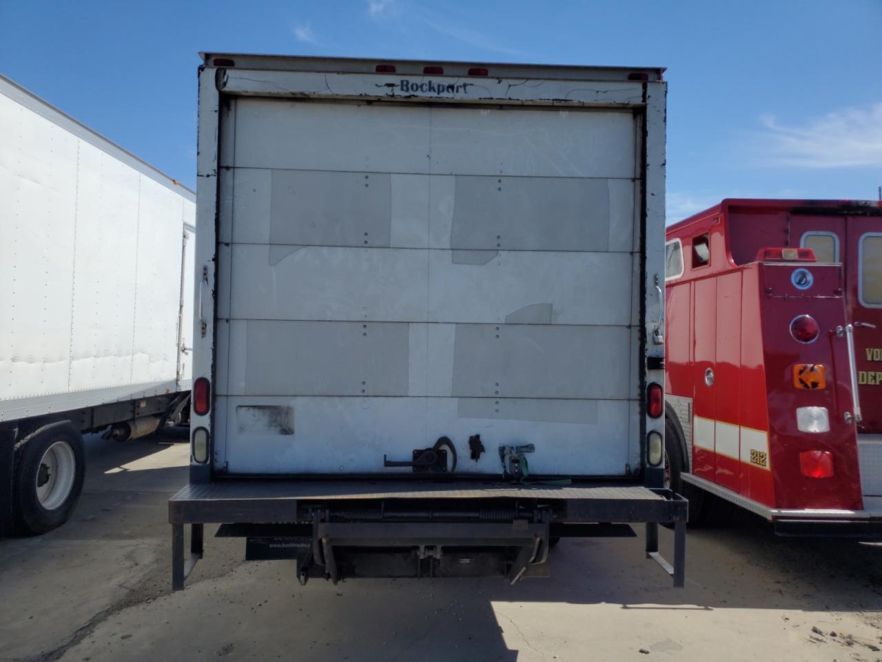 Ford Econoline E450 Super Duty Cutaway Van Image 8