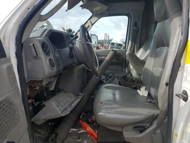 Ford Econoline E450 Super Duty Cutaway Van Image 3