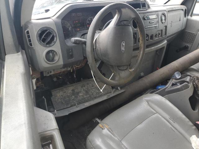 Ford Econoline E450 Super Duty Cutaway Van Image 12