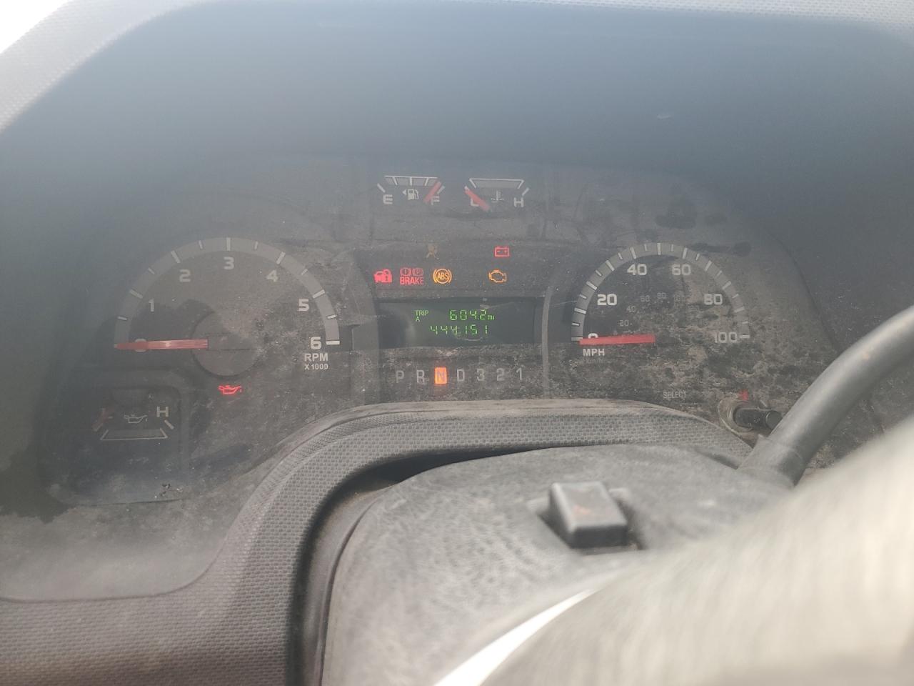 Ford Econoline E450 Super Duty Cutaway Van Image 9