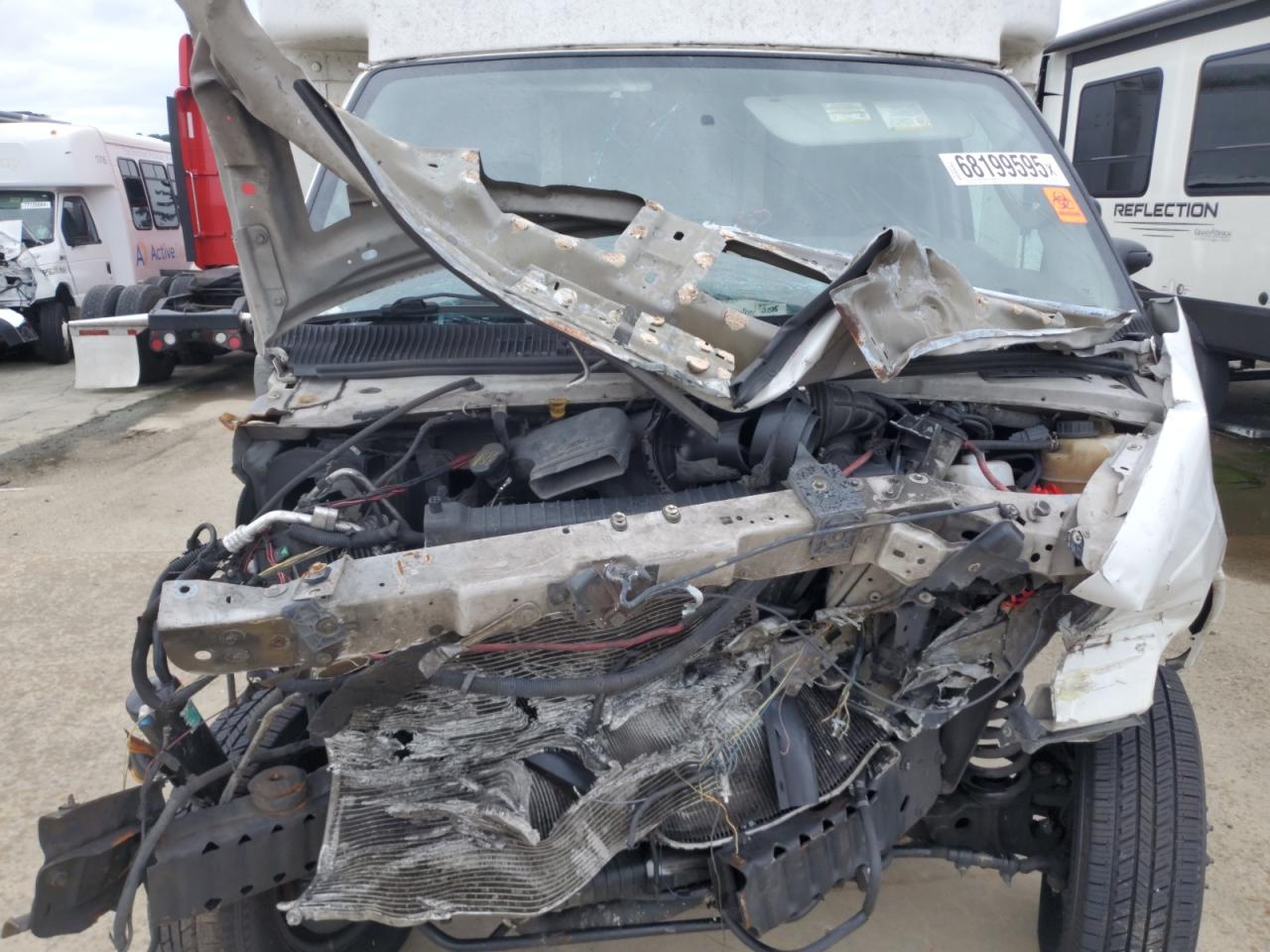 Ford Econoline E450 Super Duty Cutaway Van Image 6