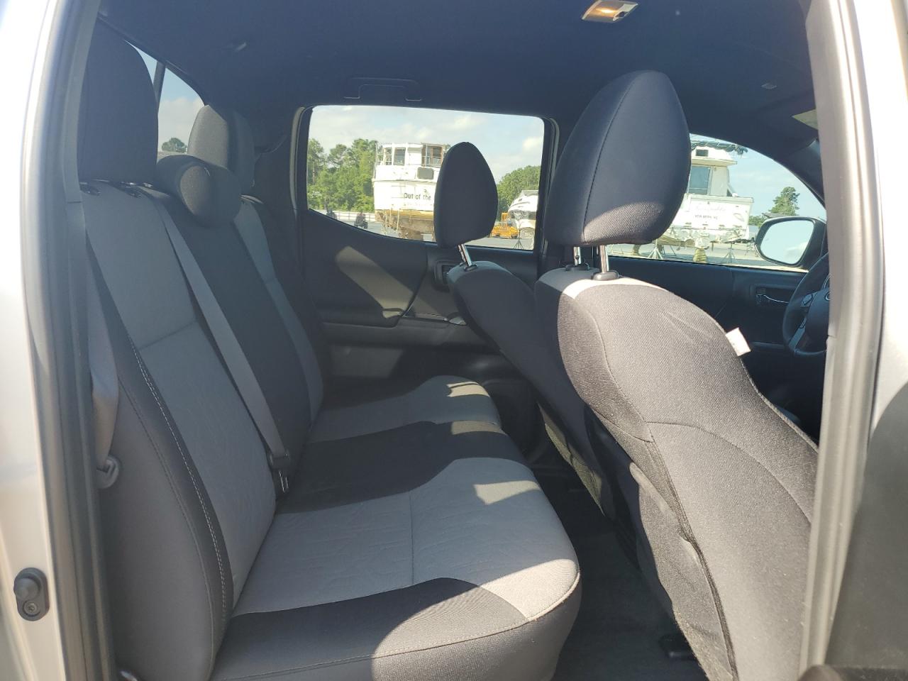 Toyota Tacoma Double Cab Image 8