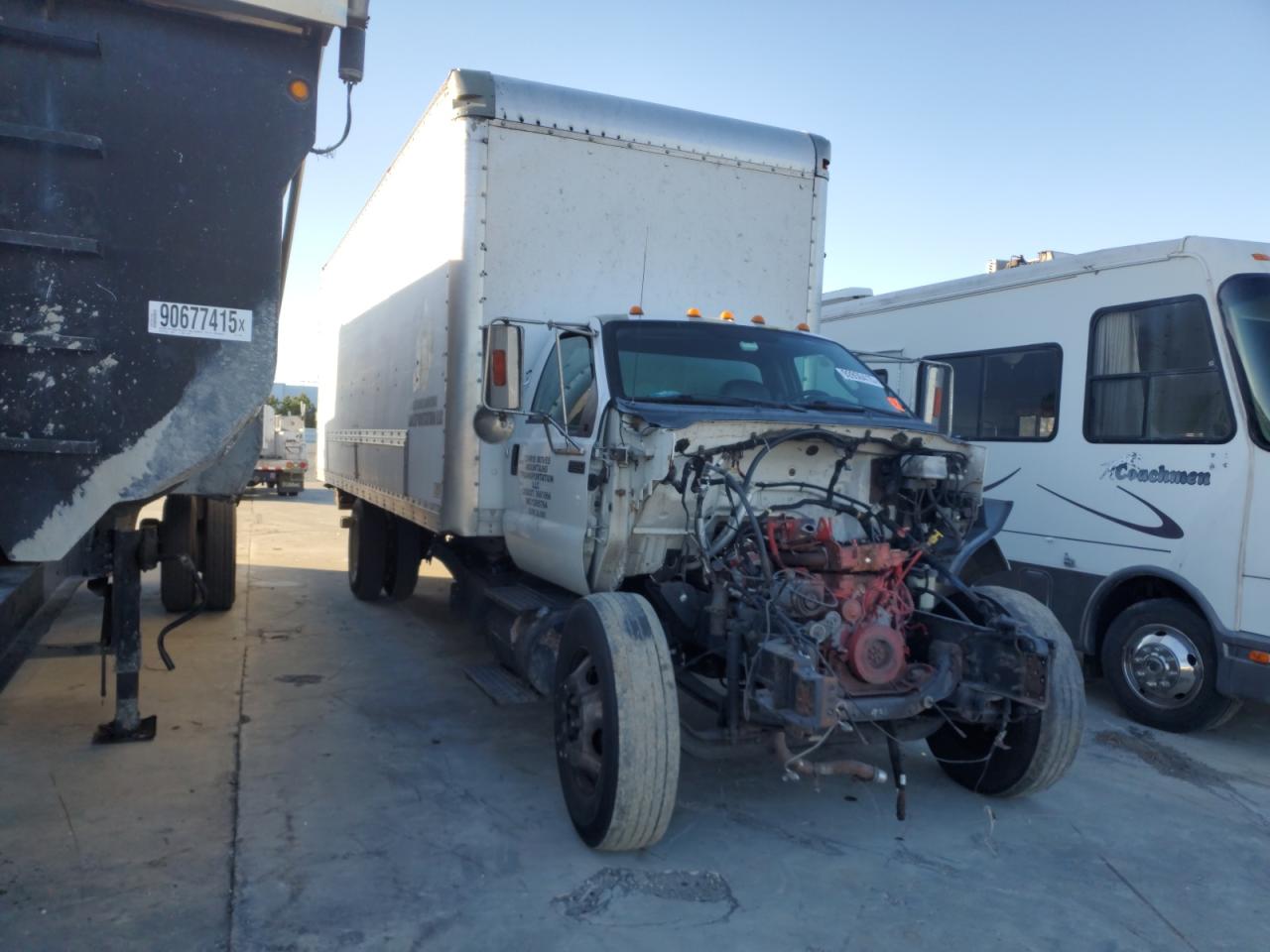 Ford F-650 Super Duty Image 11