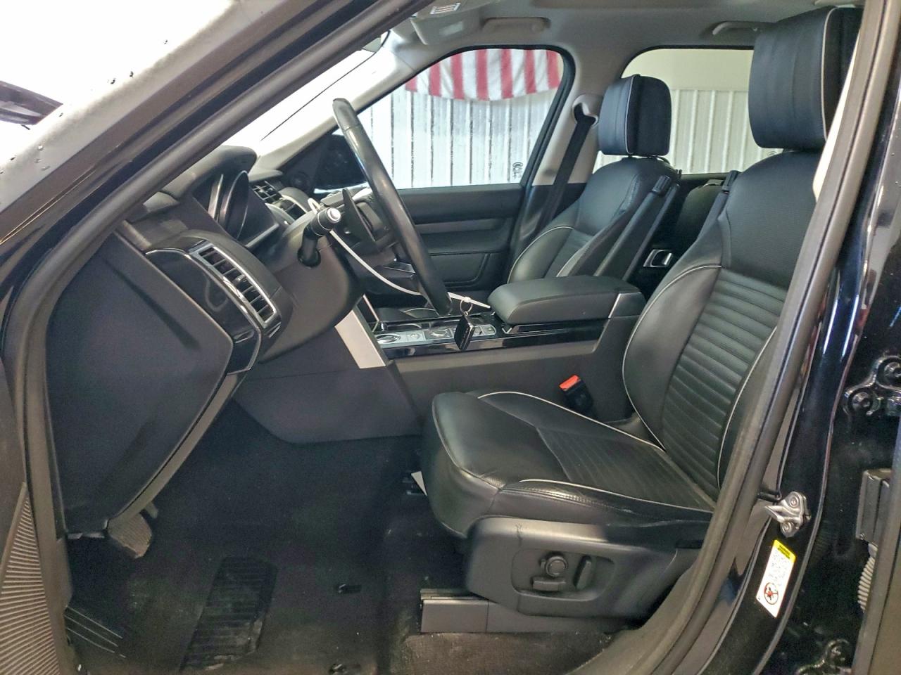 Land Rover Discovery Hse Luxury Image 13