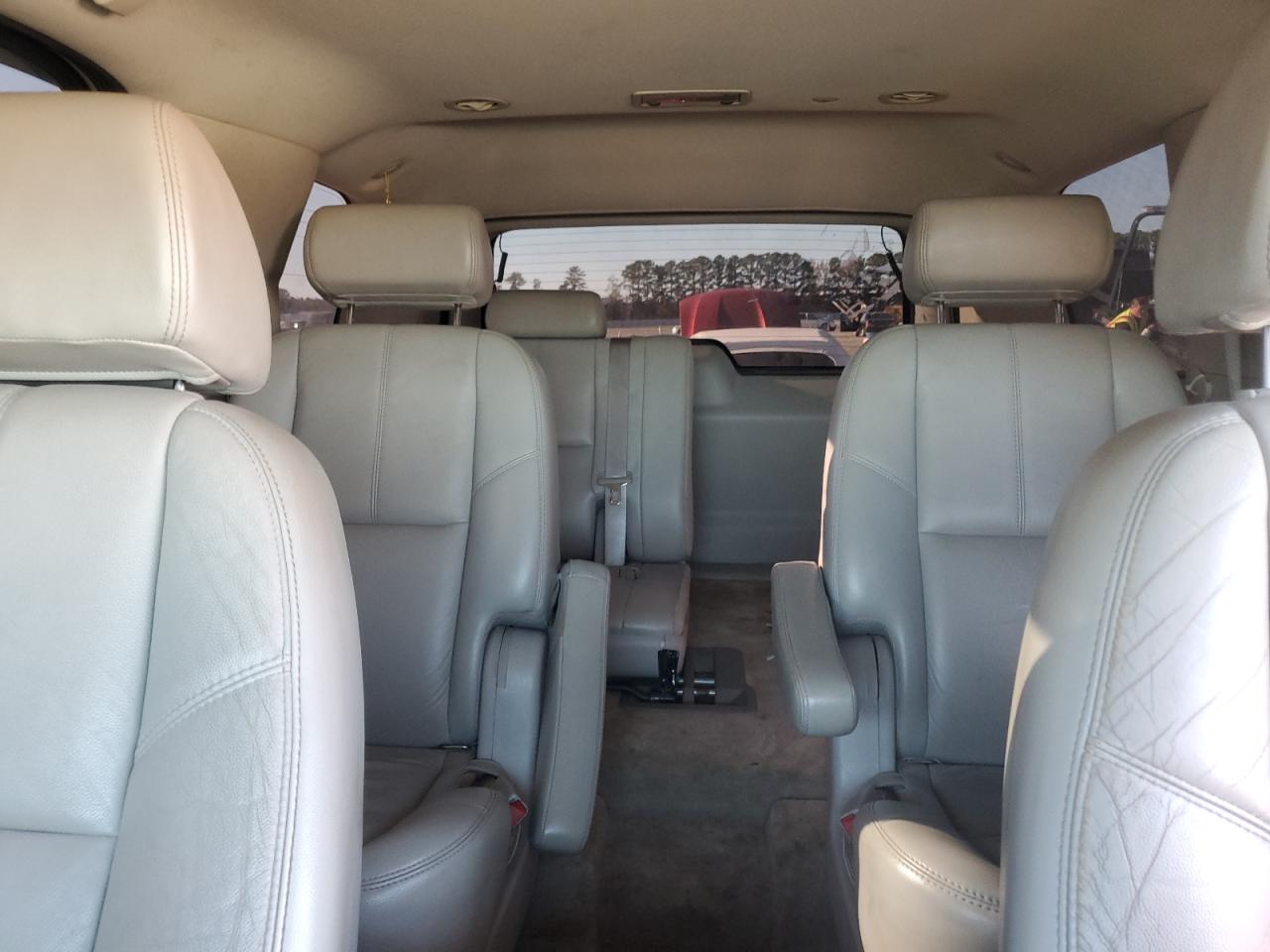 Chevrolet Tahoe C1500 Image 13