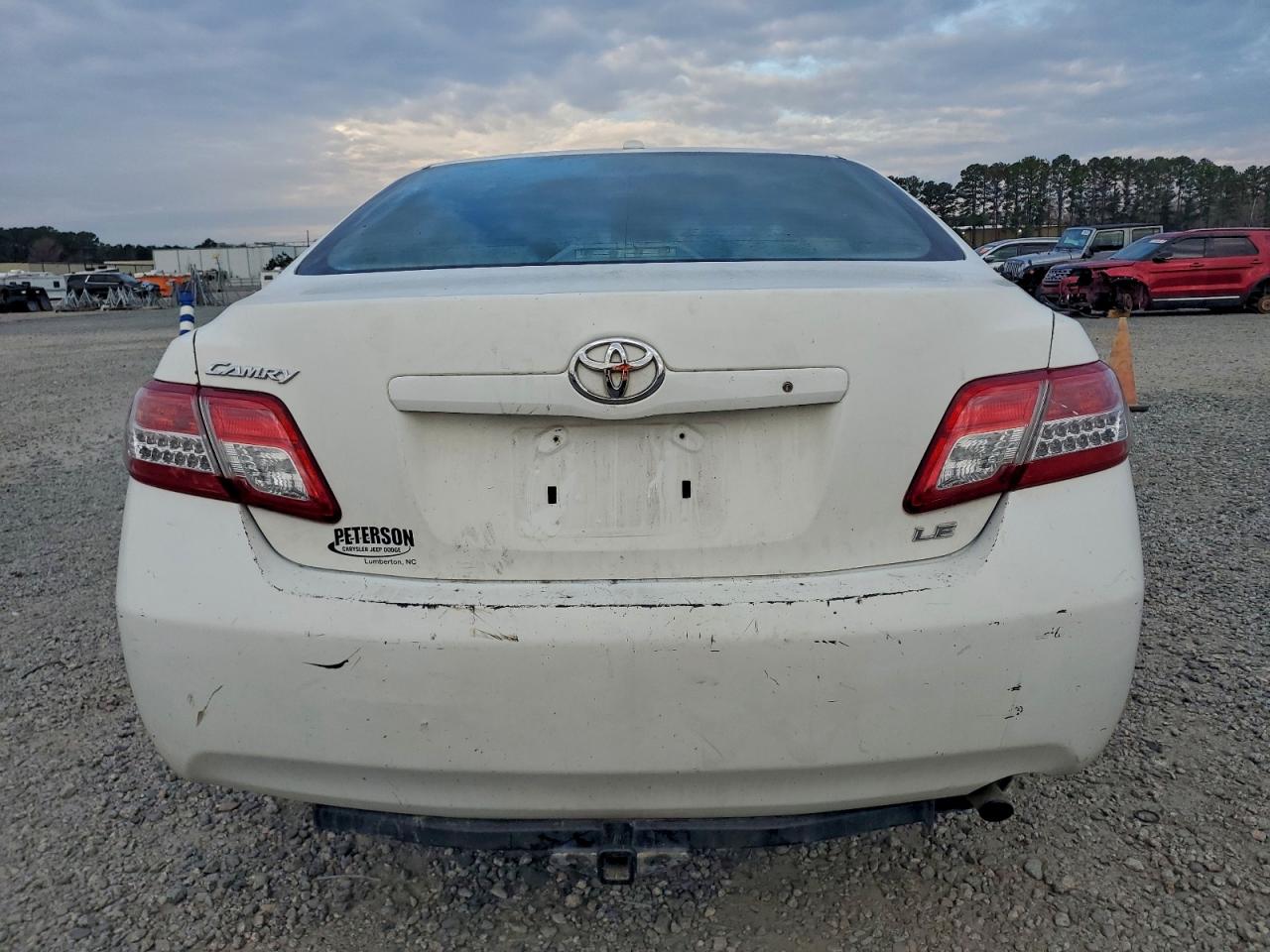 Toyota Camry Base Image 11