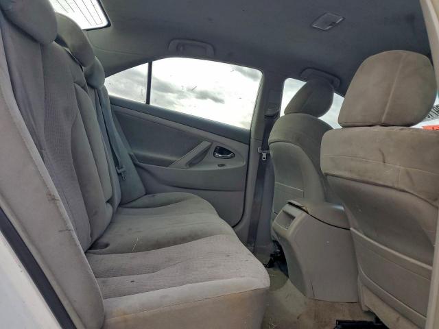 Toyota Camry Base Image 8