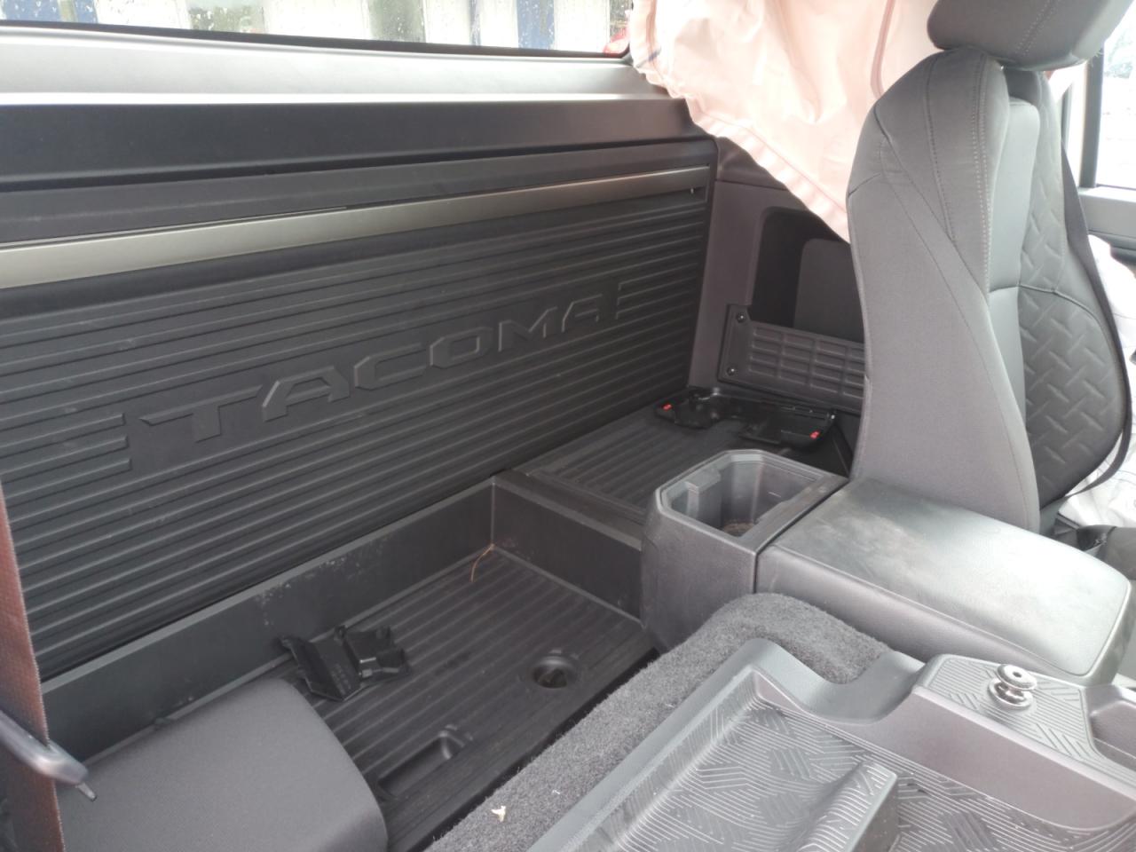 Toyota Tacoma Xtracab Image 11