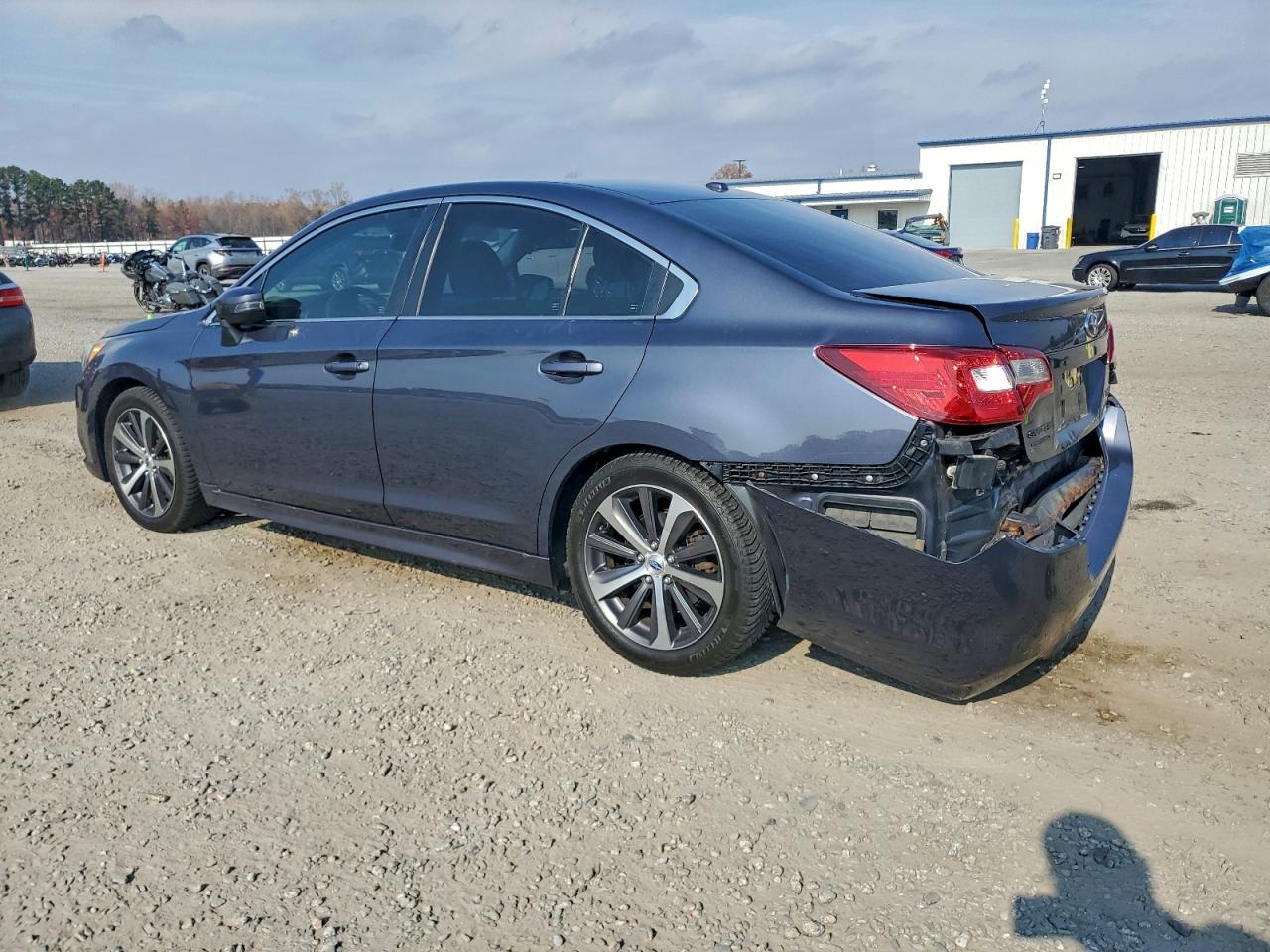 Subaru Legacy 2.5i Limited Image 2