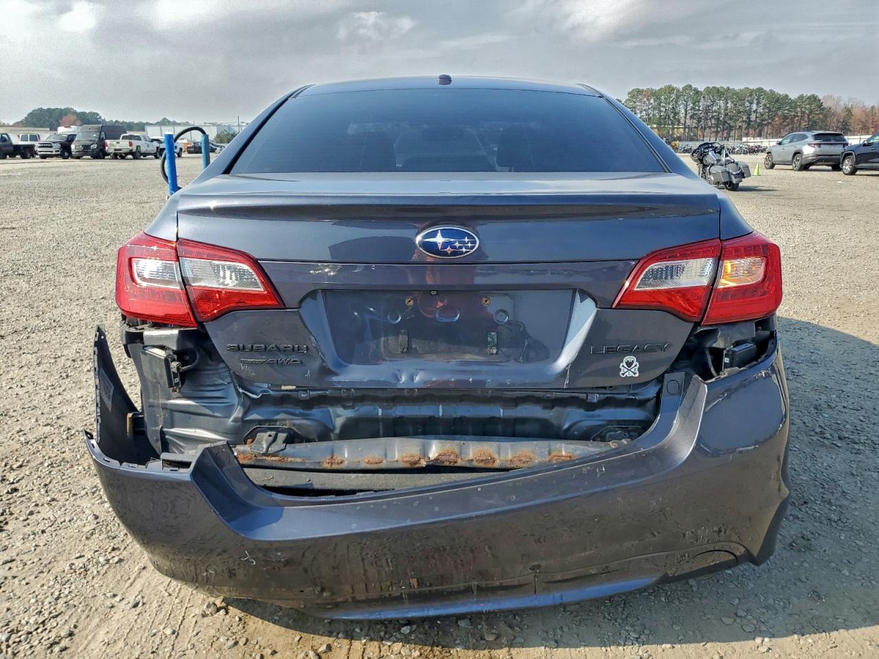 Subaru Legacy 2.5i Limited Image 3