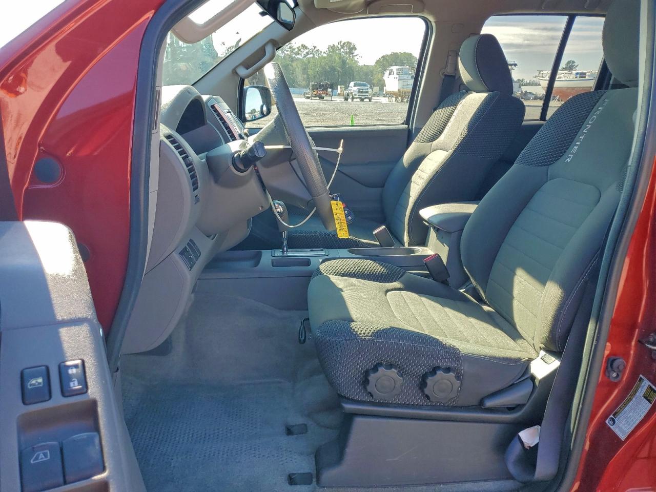 Nissan Frontier S Image 12