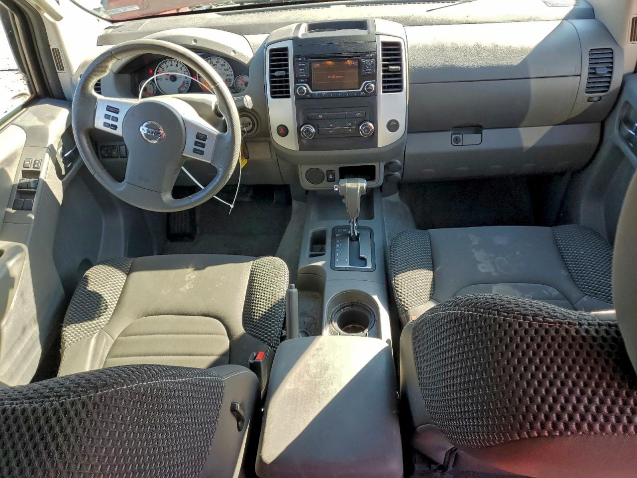 Nissan Frontier S Image 10