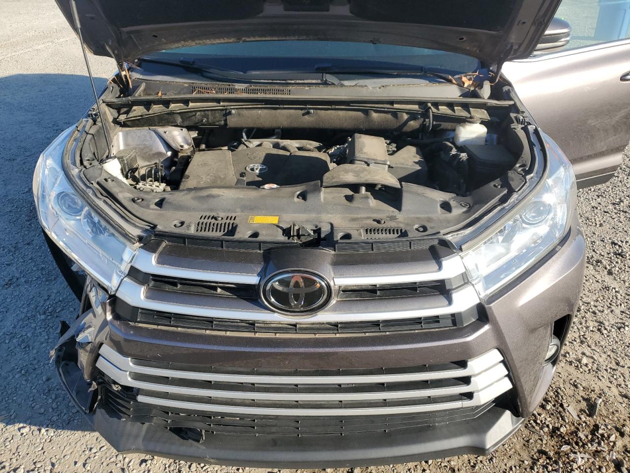 Toyota Highlander Se Image 8