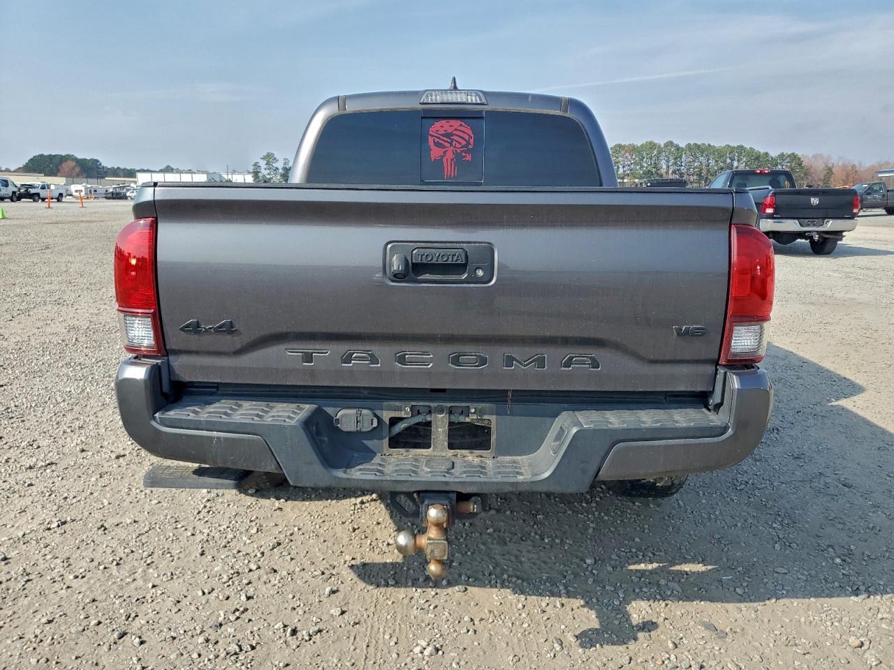 Toyota Tacoma Double Cab Image 4