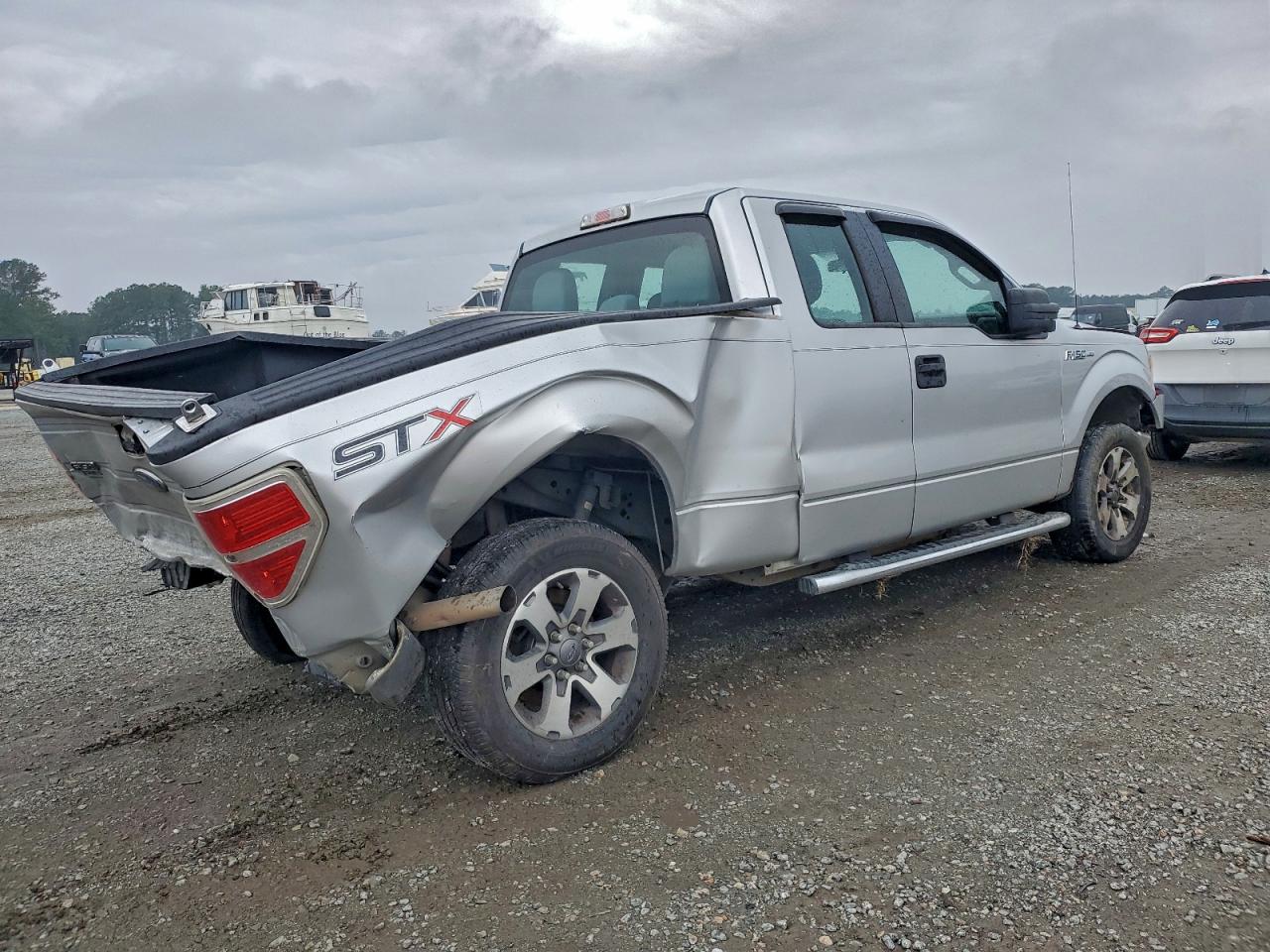 Ford F-150 Super Cab Image 4