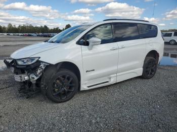  Salvage Chrysler Pacifica