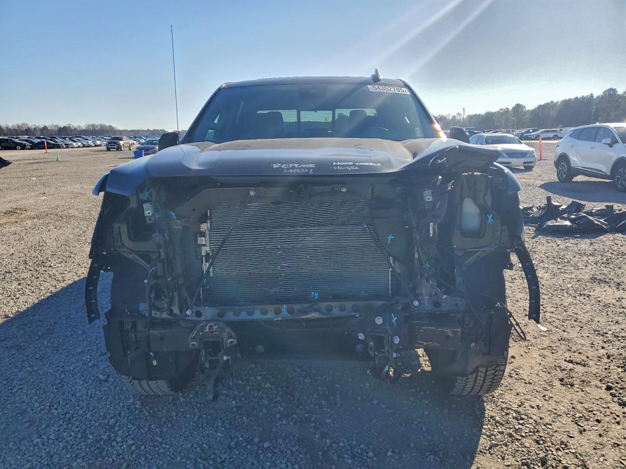 GMC Sierra K1500 Elevation Image 2