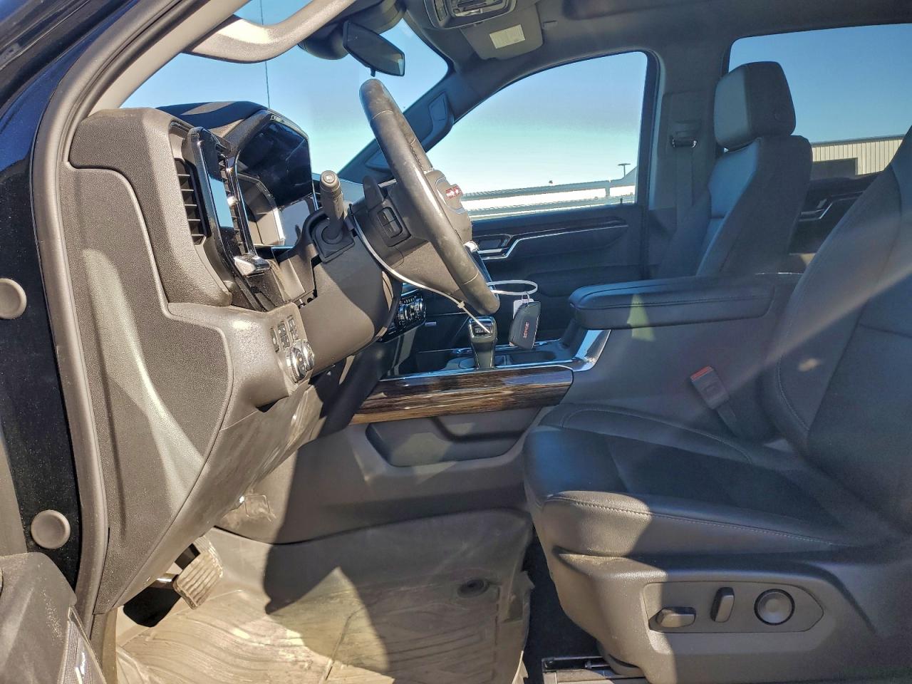 GMC Sierra K1500 Elevation Image 3