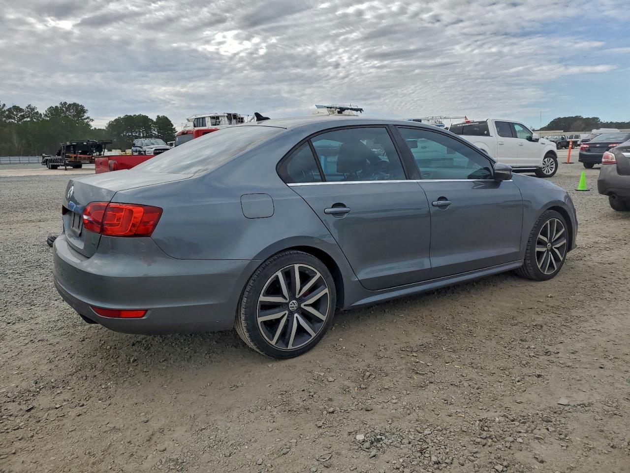 Volkswagen Jetta Gli Image 2