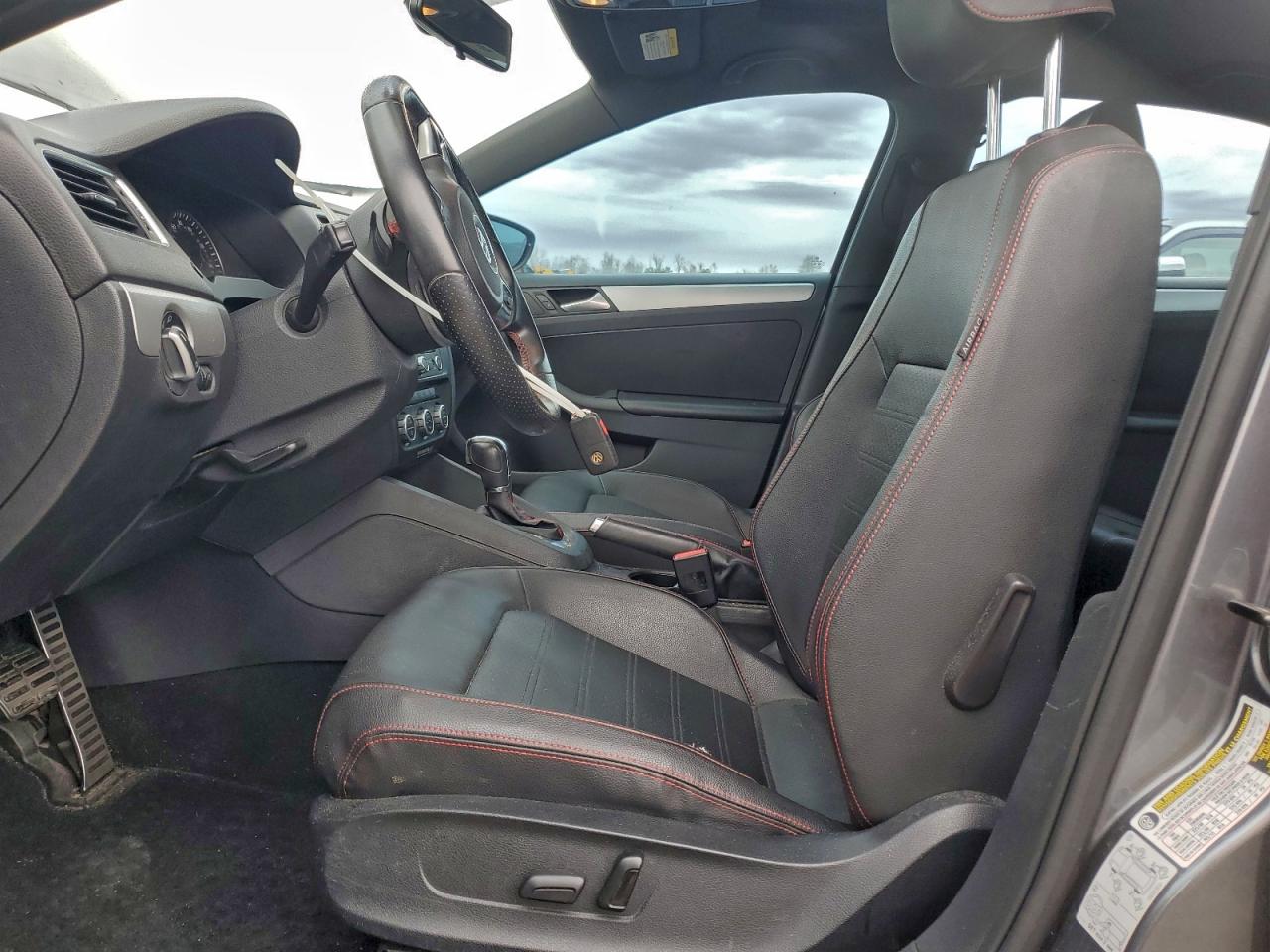 Volkswagen Jetta Gli Image 9