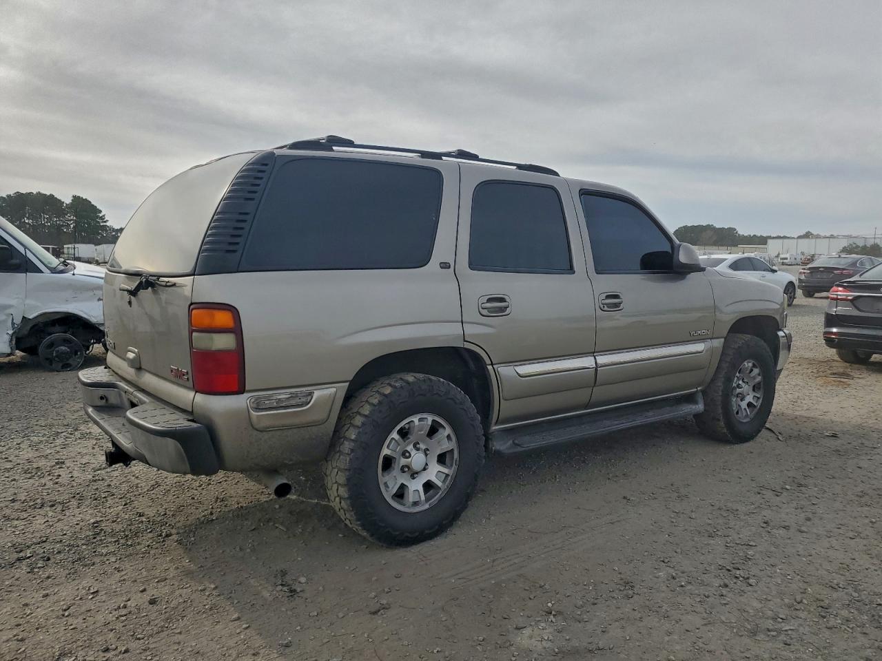 GMC Yukon Image 2
