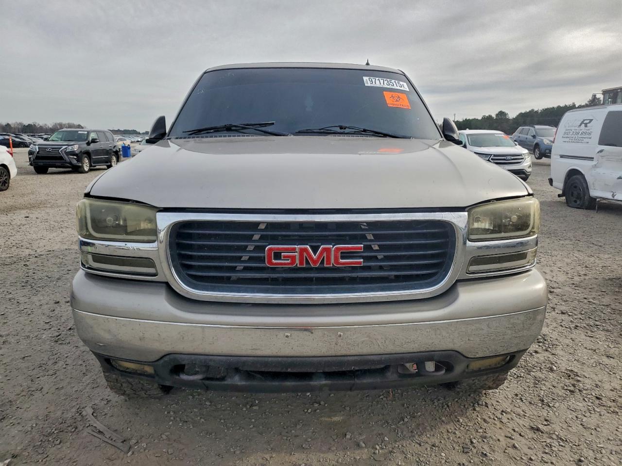 GMC Yukon Image 3