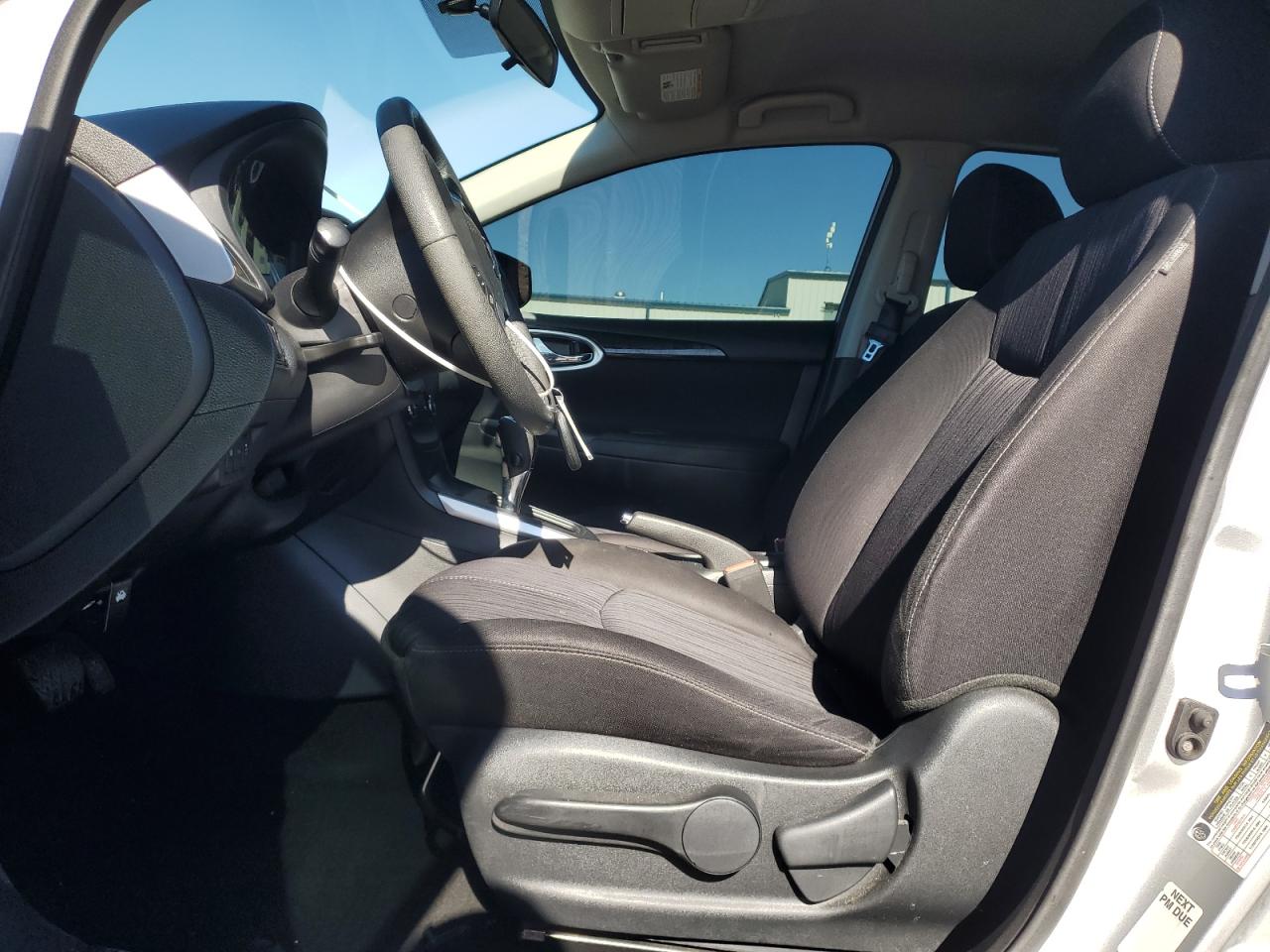 Nissan Sentra S Image 2